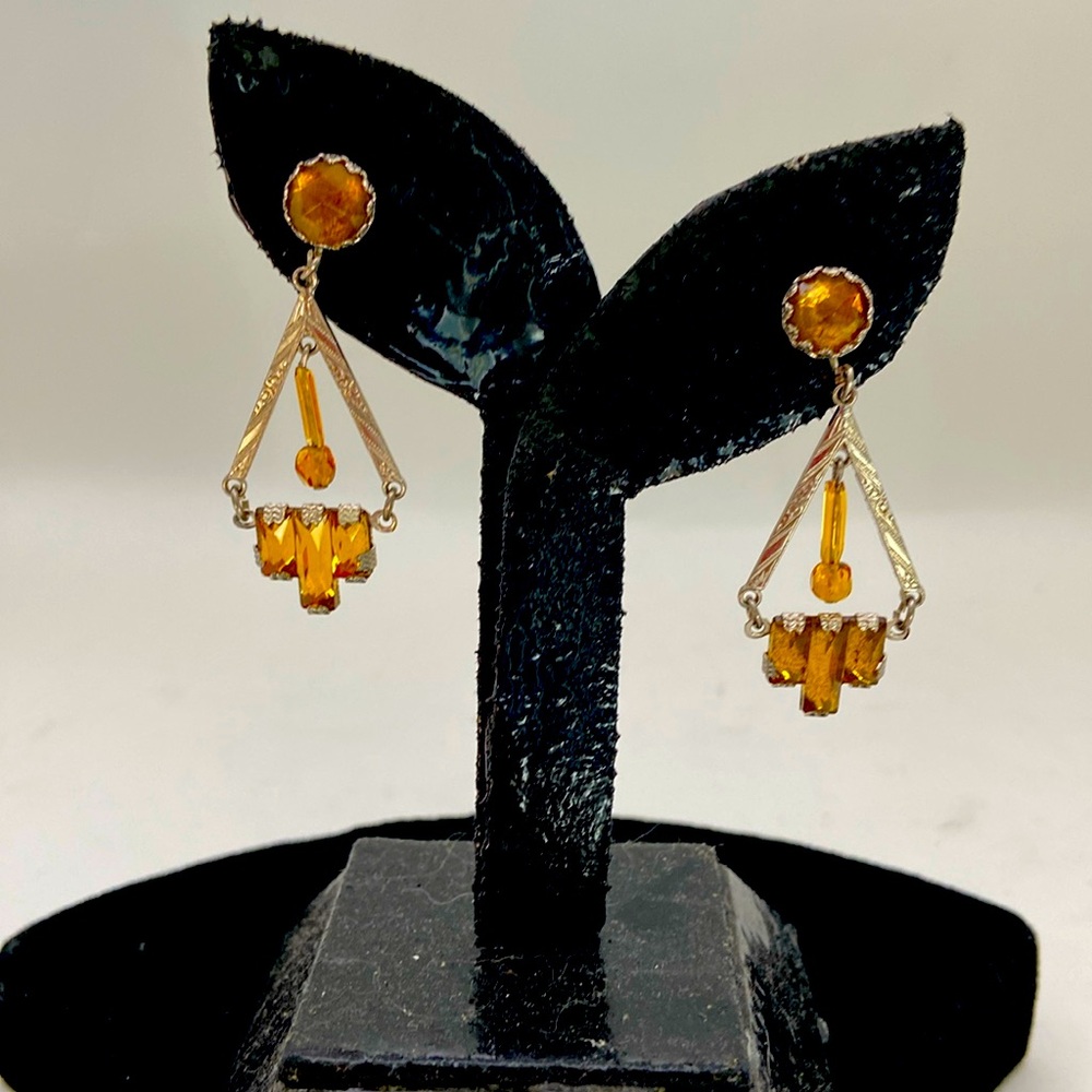 Art Deco Screw back earrings made around 1920. unknown metal and tourmaline